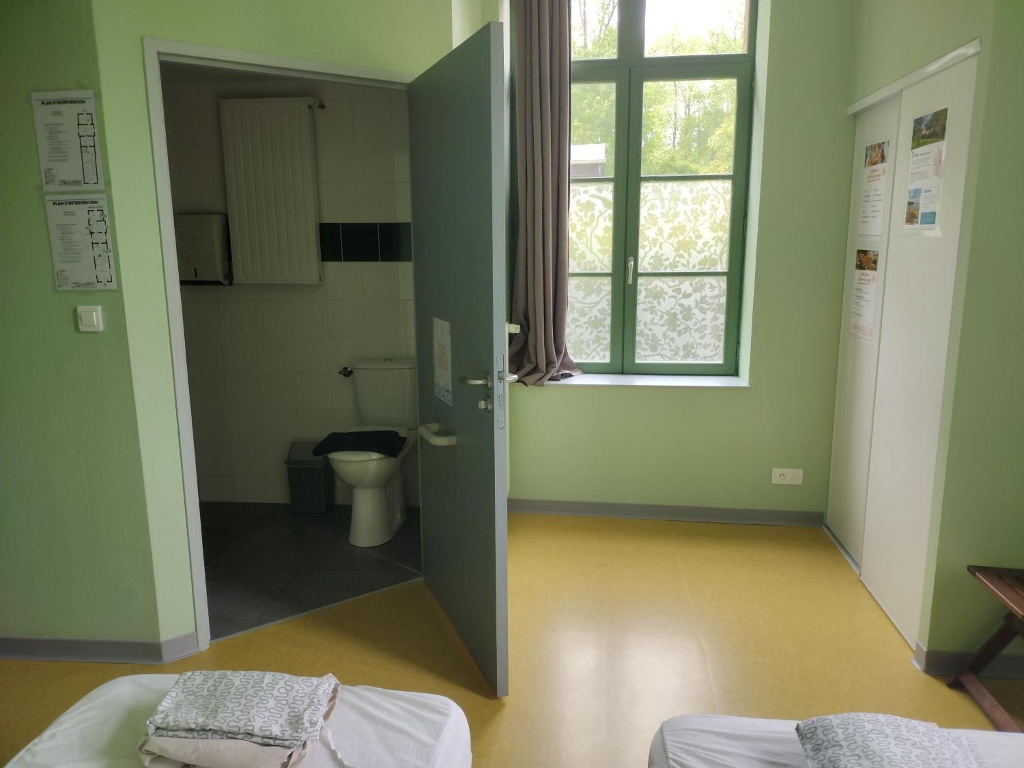 Ostal Scrignac - Gite D'Etape De La Gare Eksteriør bilde