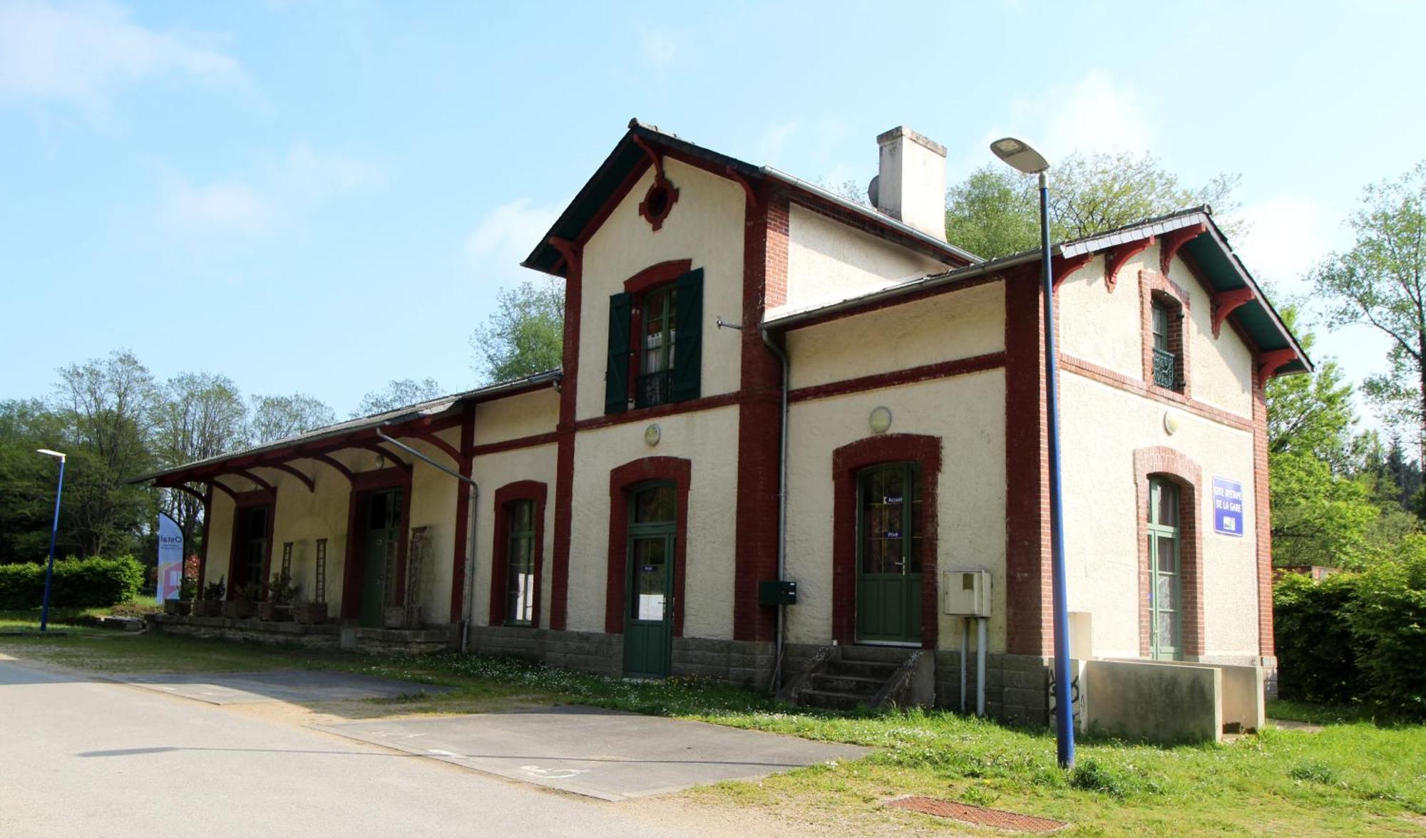 Ostal Scrignac - Gite D'Etape De La Gare Eksteriør bilde