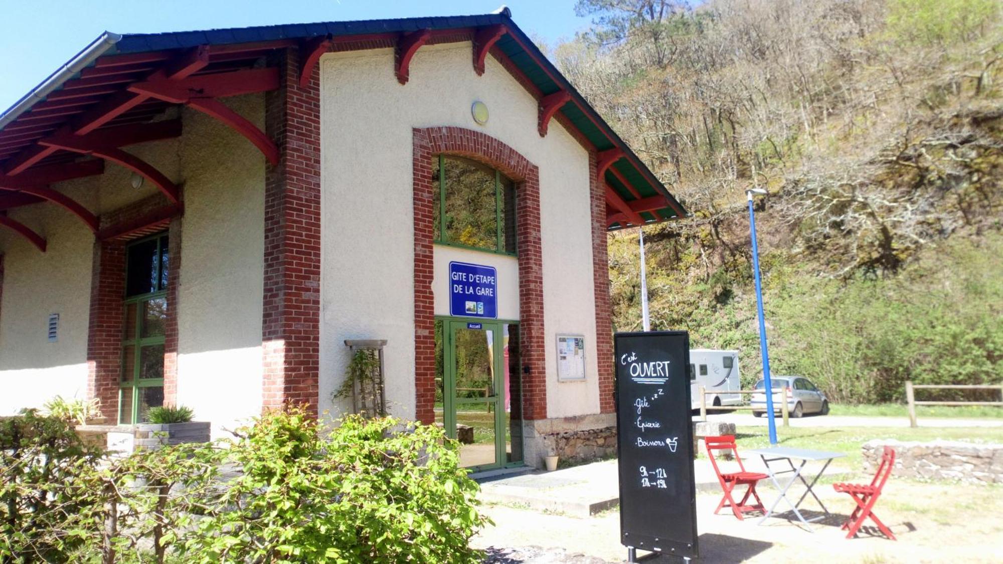 Ostal Scrignac - Gite D'Etape De La Gare Eksteriør bilde